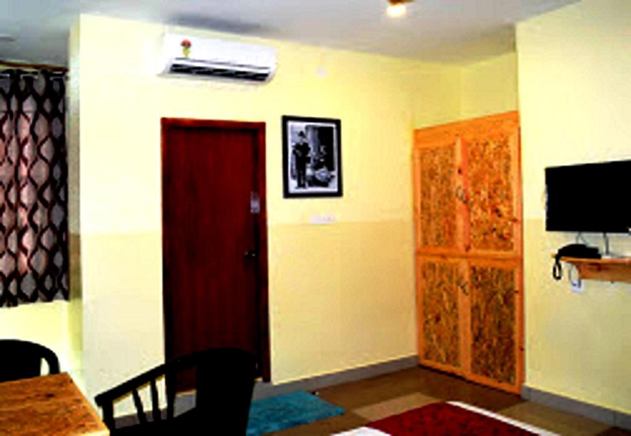 Chaplin Hotel Pondicherry Exterior foto