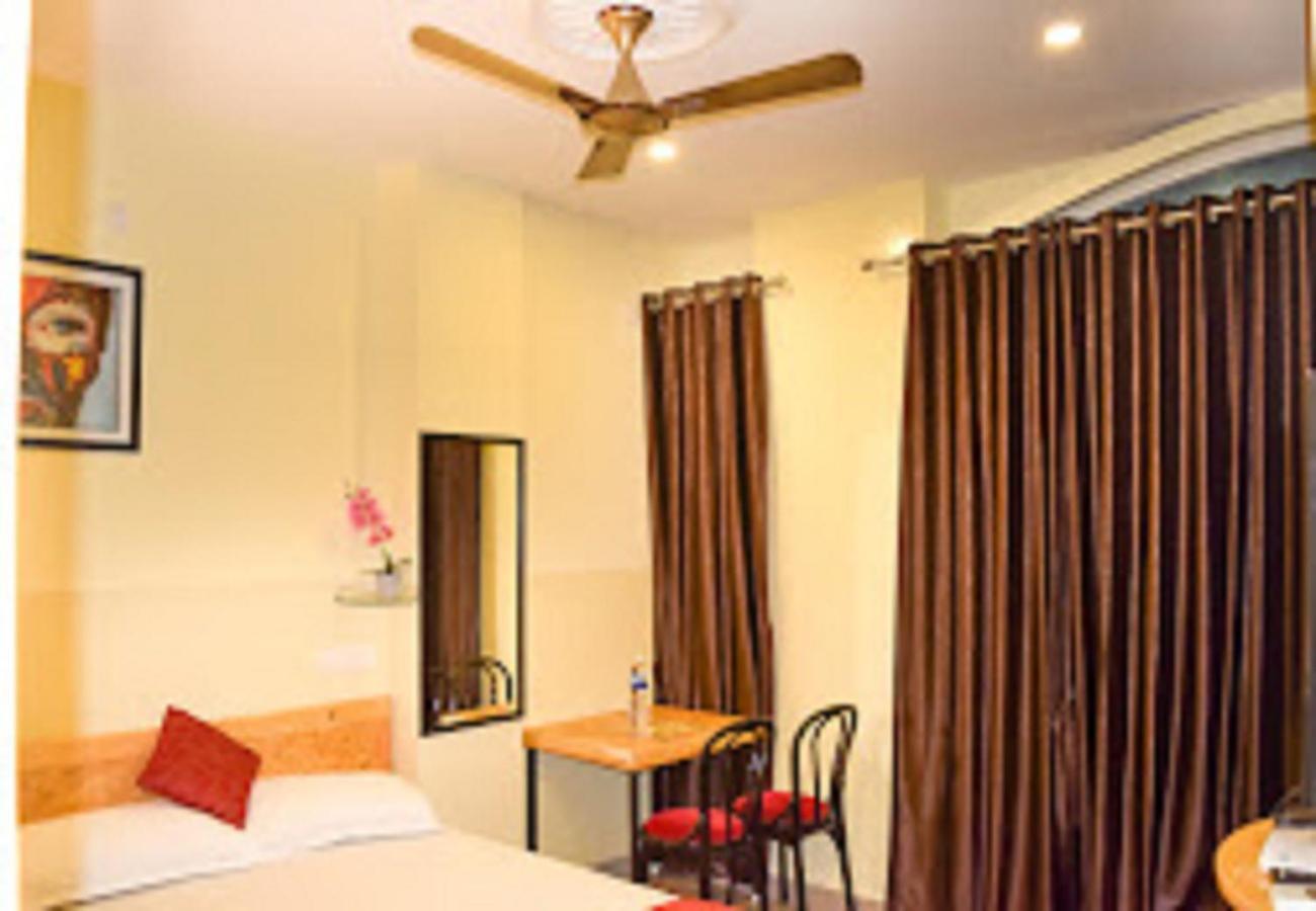 Chaplin Hotel Pondicherry Exterior foto
