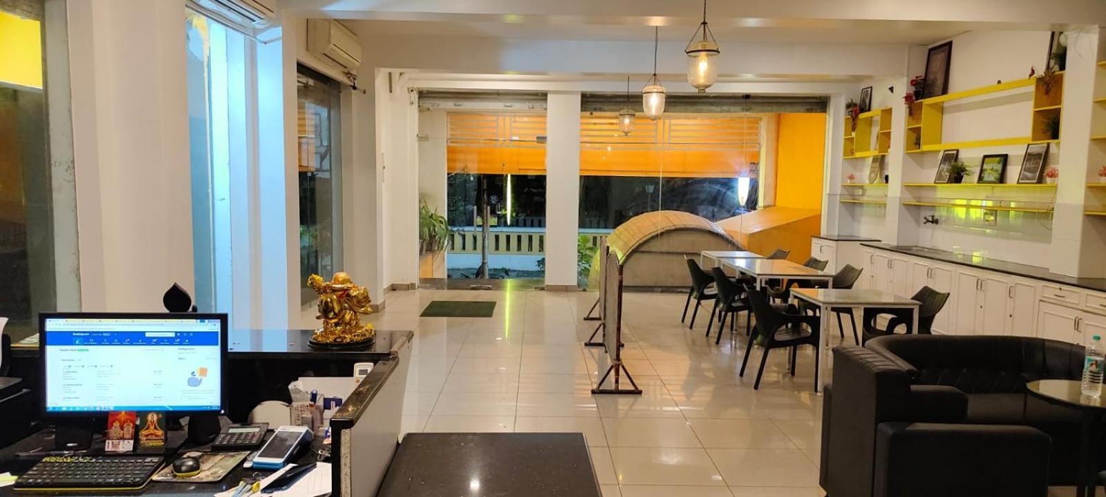 Chaplin Hotel Pondicherry Exterior foto